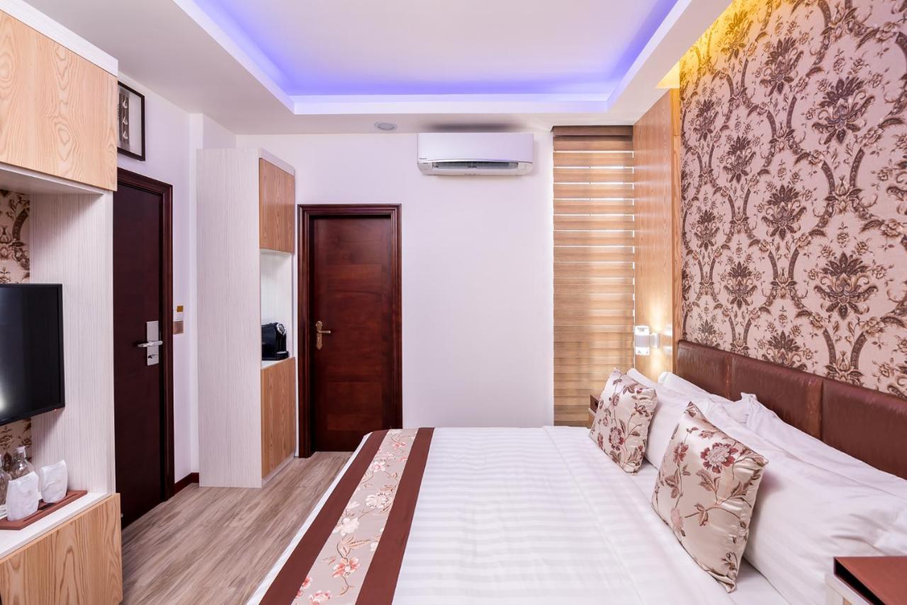 Superior Queen Room Return Airport Transfer on Food & Beverage