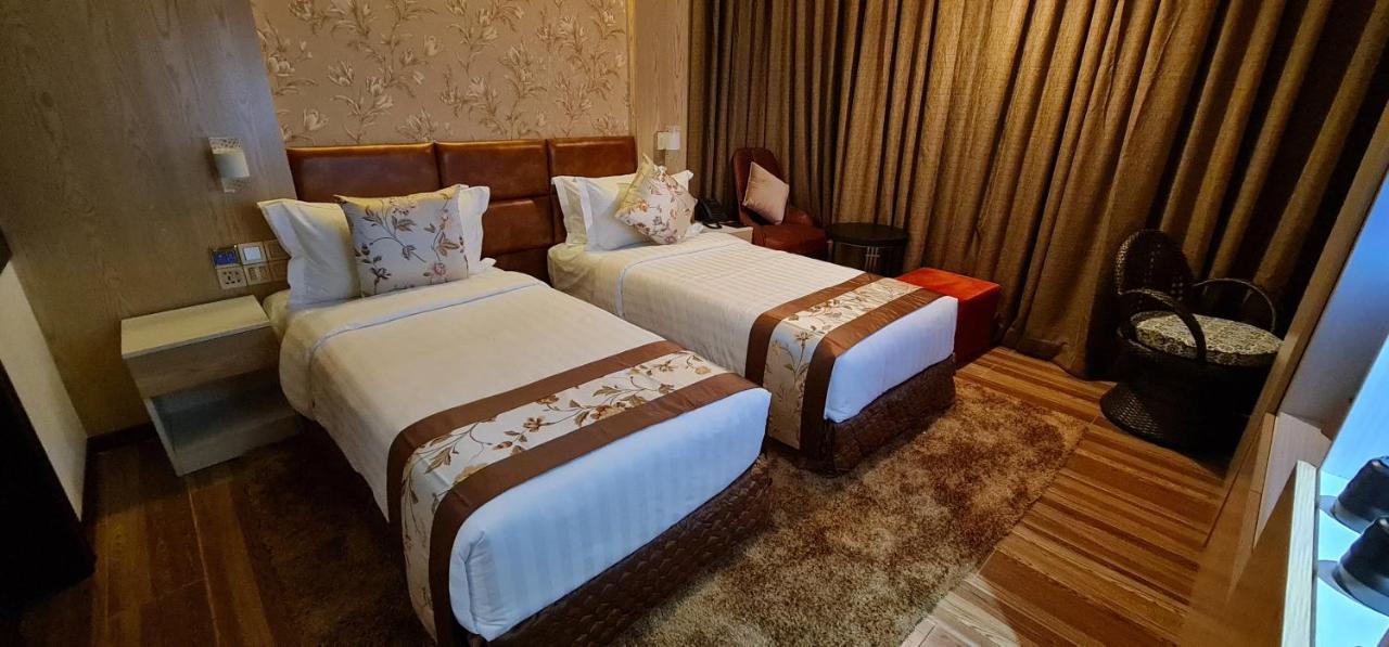 Deluxe Double Room Sea View Return Airport Transfer on Food & Beverage