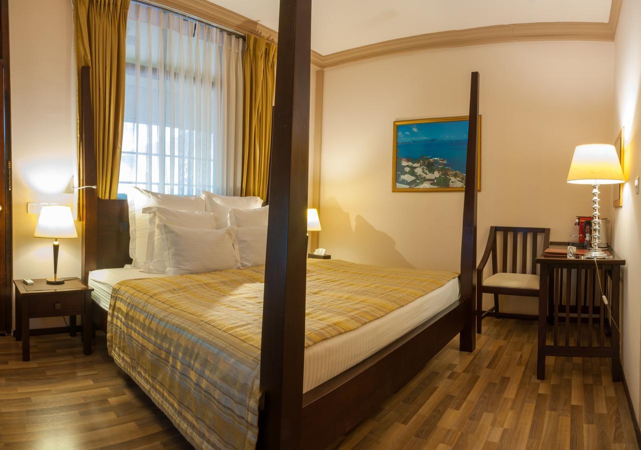 Superior Double Room Return Airport Transfer